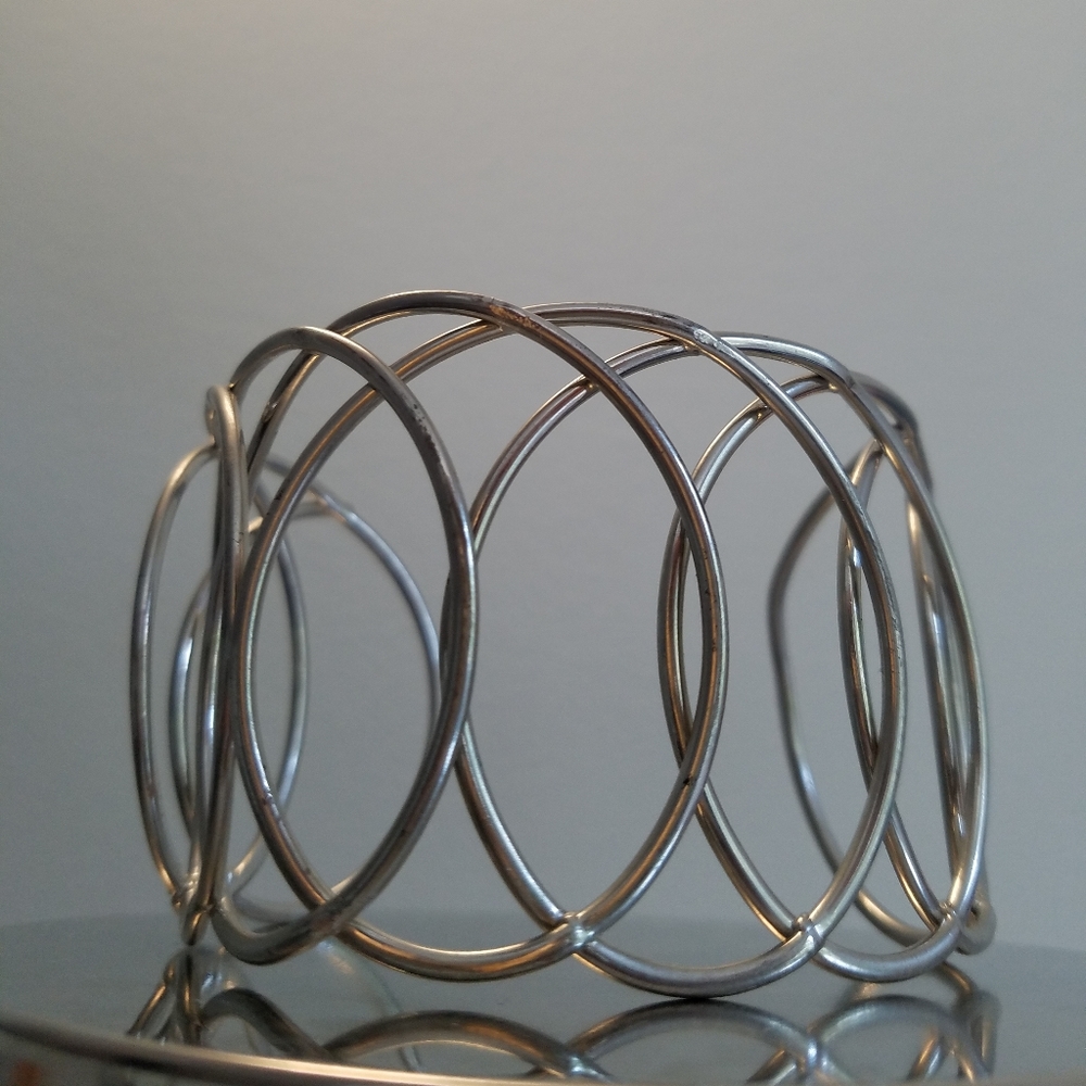 SILVER CIRCLE BANGLE